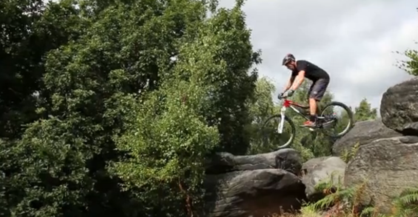 Chris AKRIGG en randonnée VTT Trail