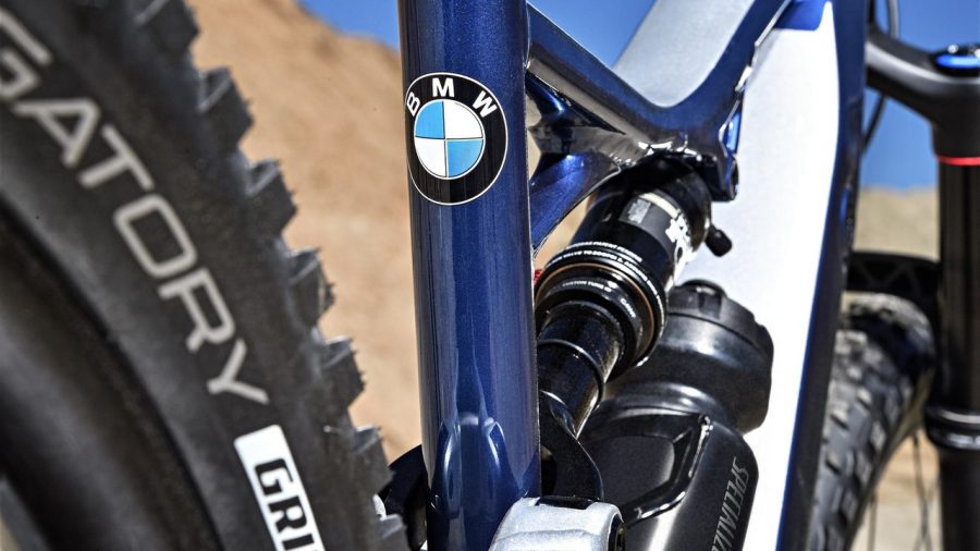 SPECIALIZED TURBO LEVO AU COULEUR DE BMW - Actu Du VTT-GPS