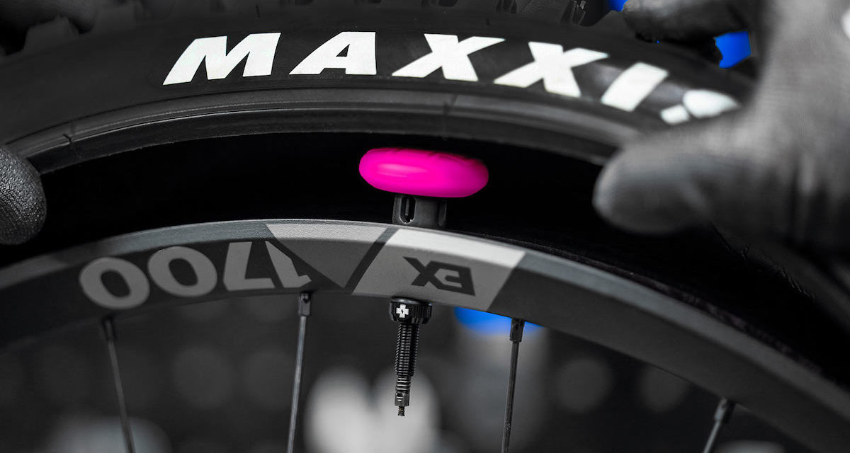 UNE CACHETTE POUR AIRTAG SIGNEE MUC-OFF – DANS UN PNEU TUBELESS